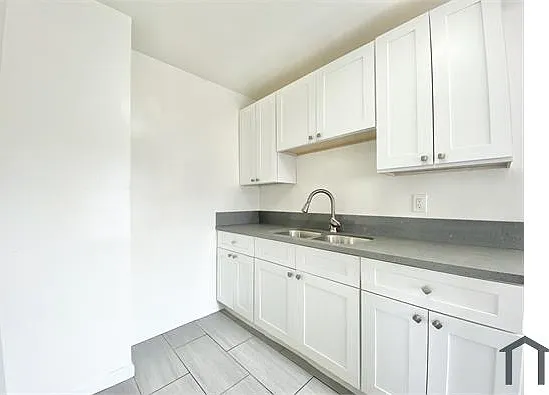 11226 S Figueroa St #1 — Photo 3