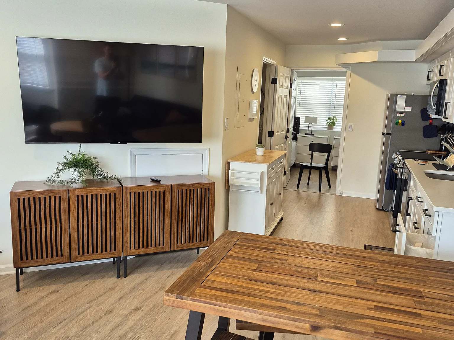 142 E Youngs Ave — Photo 3