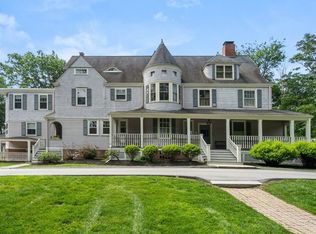 100 Common St APT 3, Belmont, MA 02478