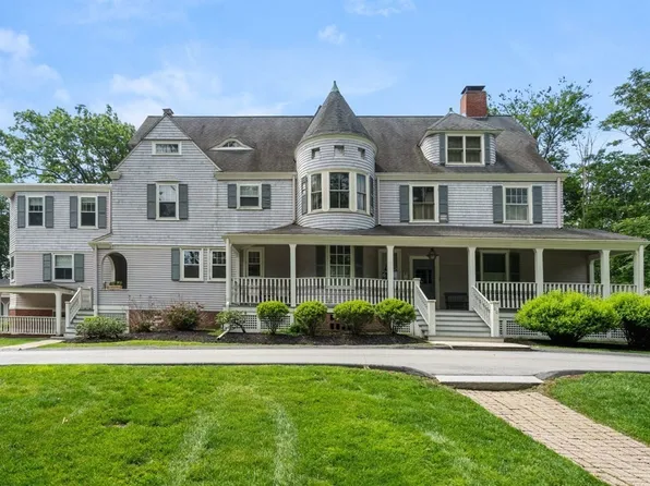 100 Common St APT 3, Belmont, MA 02478