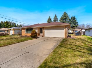 8104 W Dreyer Pl, West Allis, WI 53219