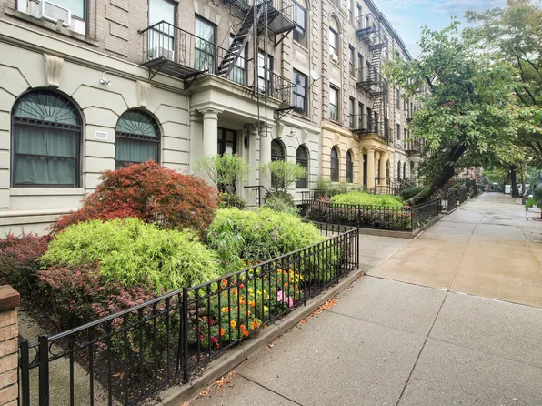 355 Saint John's Place image 4 of 9