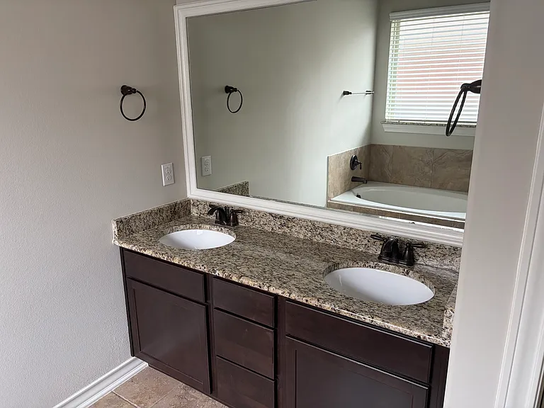 2418 Dianna Lee Dr — Photo 18