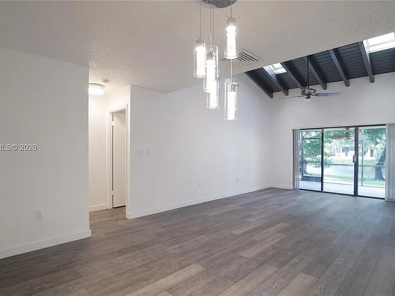 3823 Estepona Ave — Photo 10