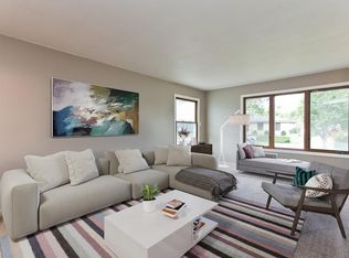 333 Day St NW, Cedar Rapids, IA 52405