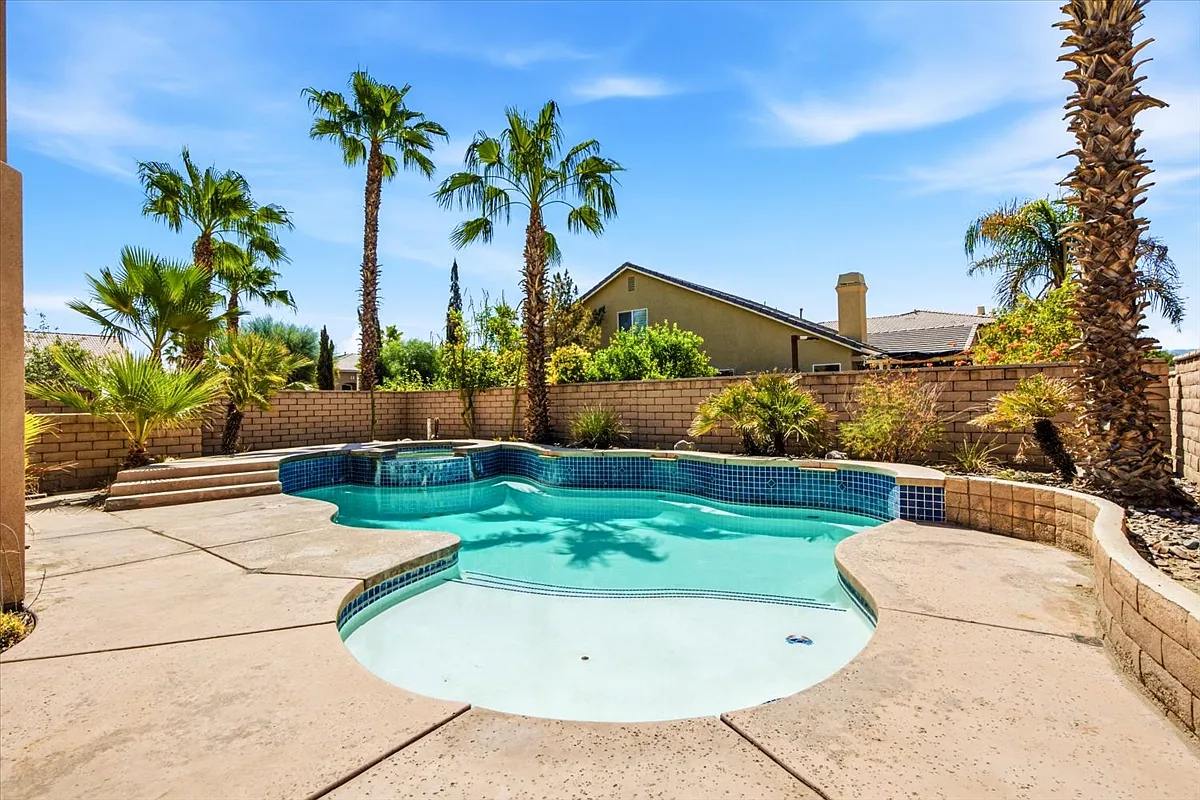4 bed, 3163 sqft, $4,000 — Photo 2