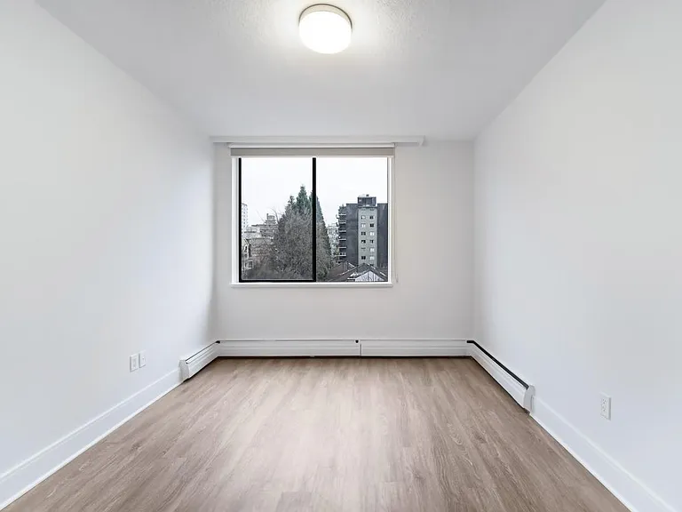 945 Jervis St #105 — Photo 17
