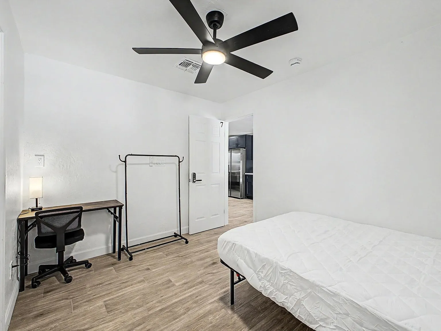 4 bed, 5.0 bath, 2800 sqft, $1,312 — Photo 3