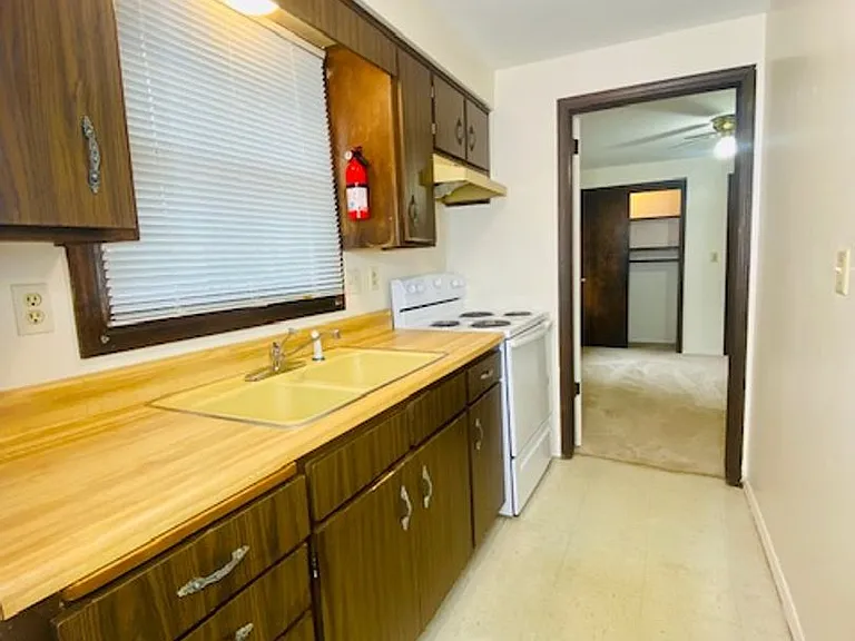 420 S Maple Ave — Photo 4