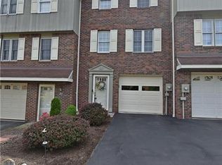 23 Hennig Dr, Pittsburgh, PA 15236