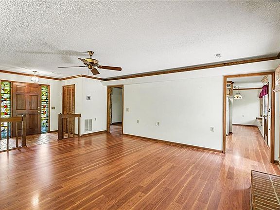 2nd image of 100 Springridge Ct