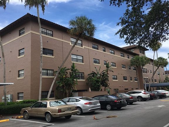 3rd image of 6100 Gulfport Blvd S APT 206A