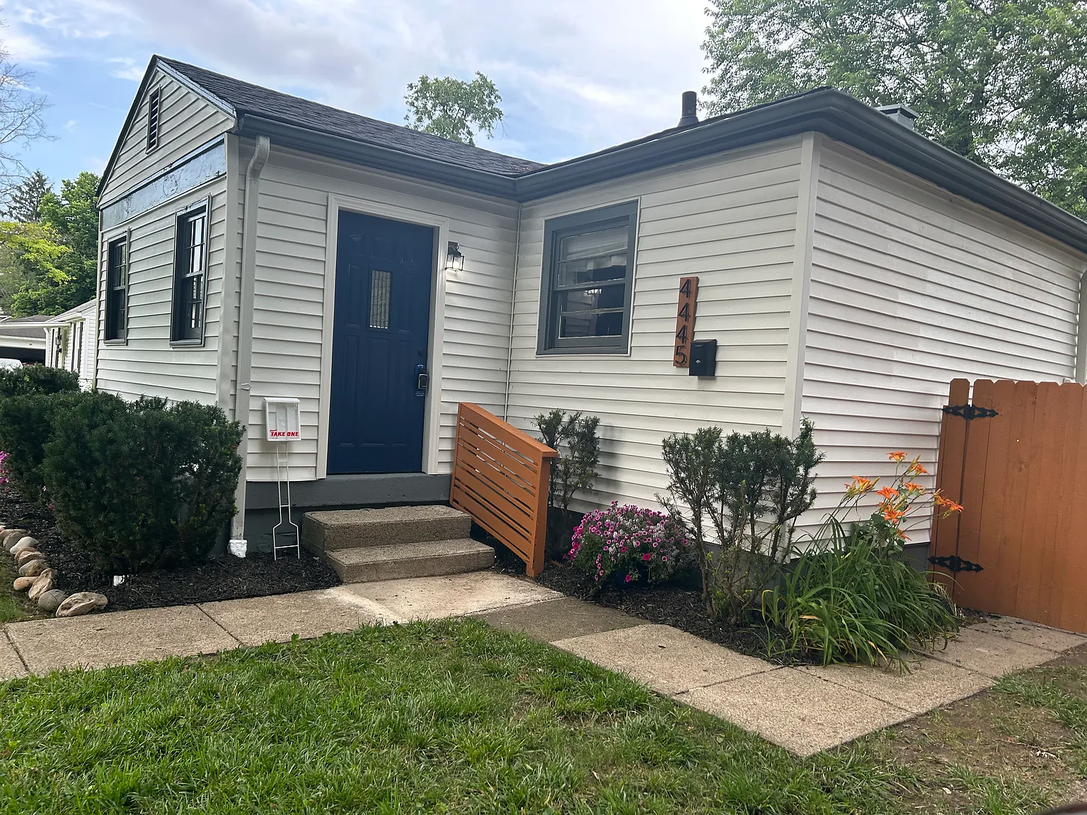 3 bed, 1.5 bath, 1016 sqft, $1,800 — Photo 2