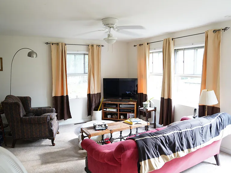 551 Woodside Ave — Photo 11