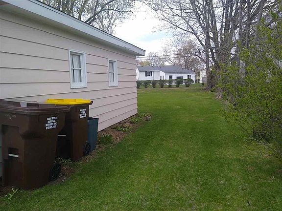 3rd image of 238 E Wilson Ave