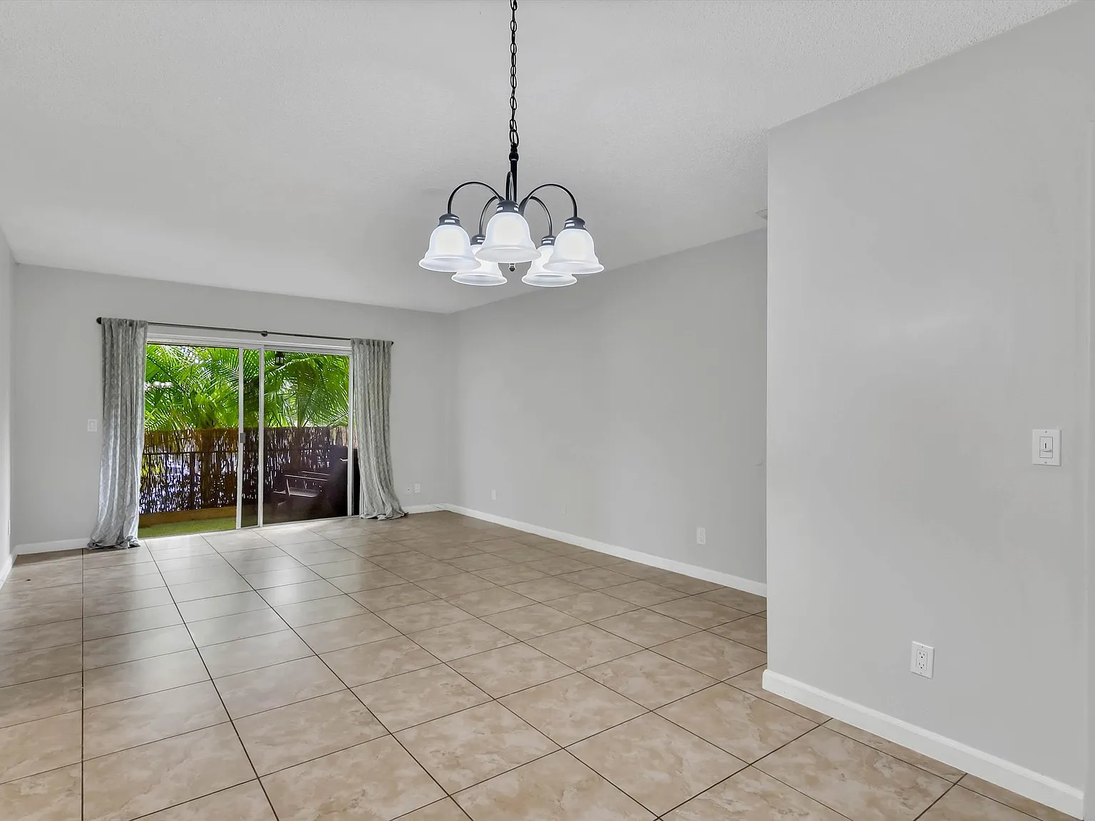 2 bed, 878 sqft, $2,075 — Photo 2