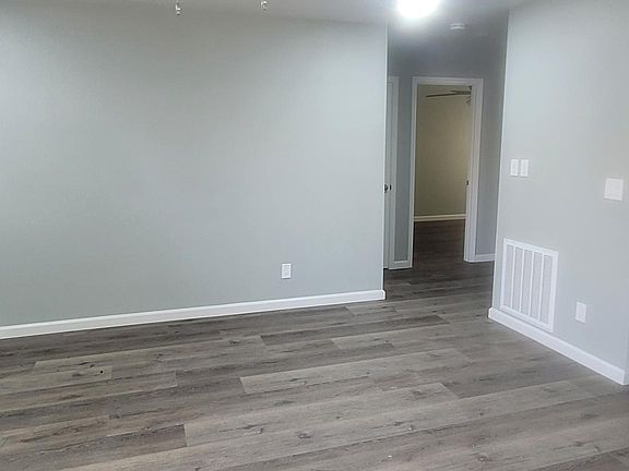 3rd image of 705 W Cambridge Ave #114
