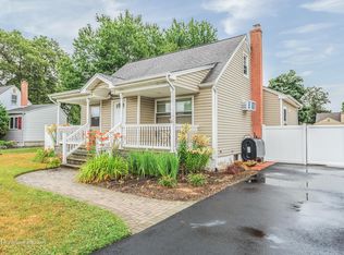 70 Alice Rd, West Islip, NY 11795