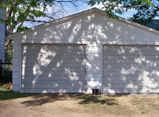 1150 Camanche Ave, Clinton, IA 52732