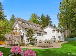 8199 NE Mabrey Ln, Bainbridge Island, WA 98110