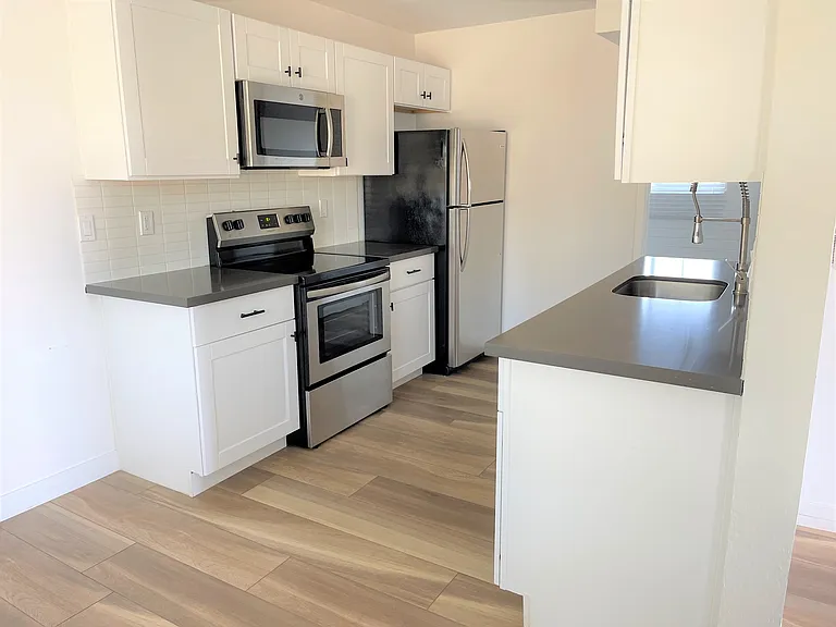 142 N Elm St #12 — Photo 5