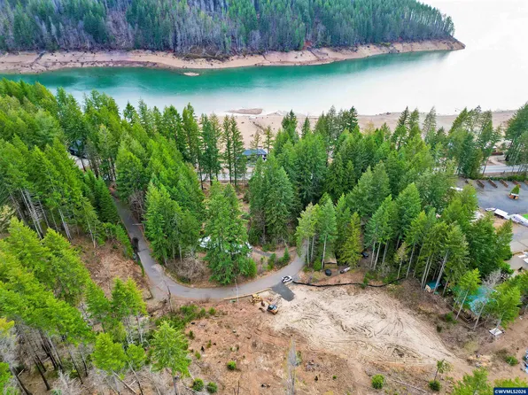 110 E Guy Moore Dr #1, Detroit, OR 97342