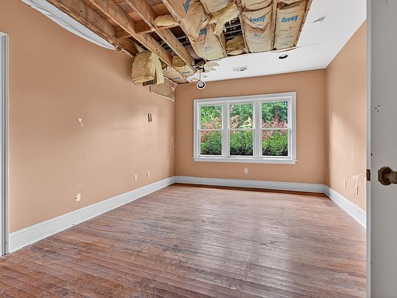 26th image of 530 W Raines Rd
