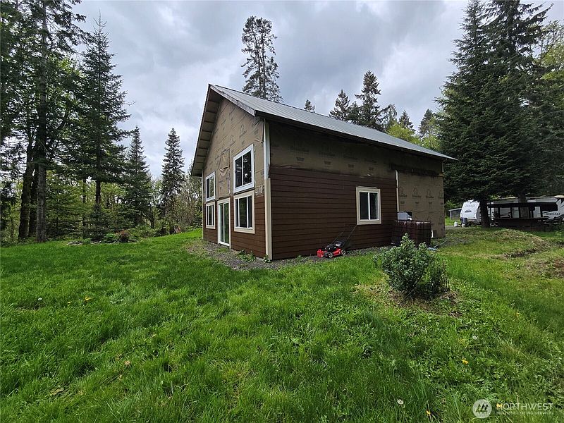 2nd image of 1747 Winlock Vader Road
