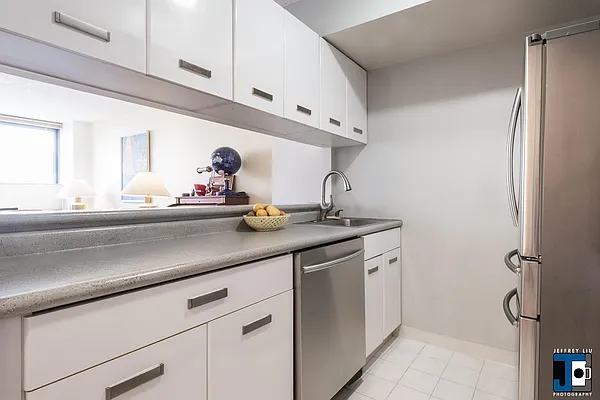 Sold by R New York | media 4