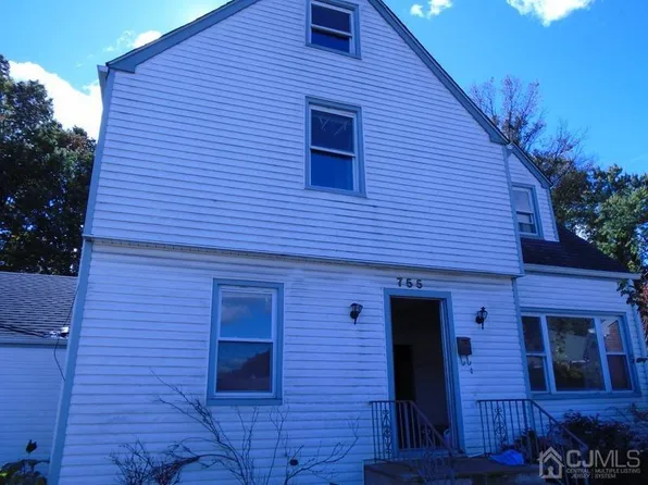 755 Christopher Ct, Perth Amboy, NJ 08861