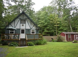 111 Ivy Trl, Dingmans Ferry, PA 18328