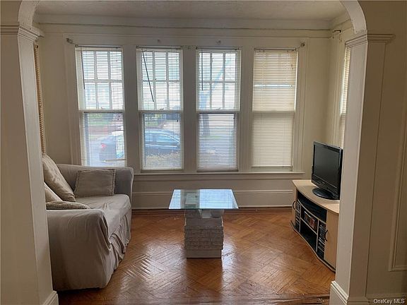 4th image of 104-40 200th St