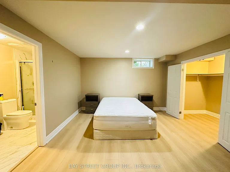 118 Fairglen Ave — Photo 21