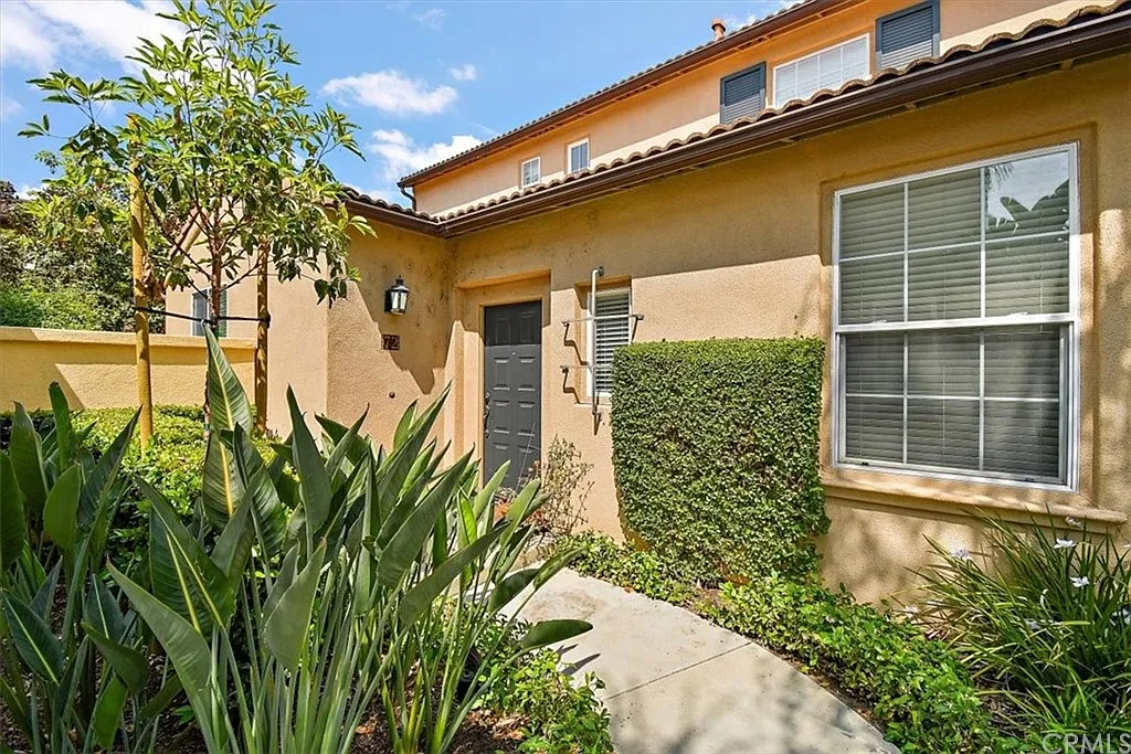 4 bed, 2.5 bath, 1714 sqft, $1,350 — Photo 1