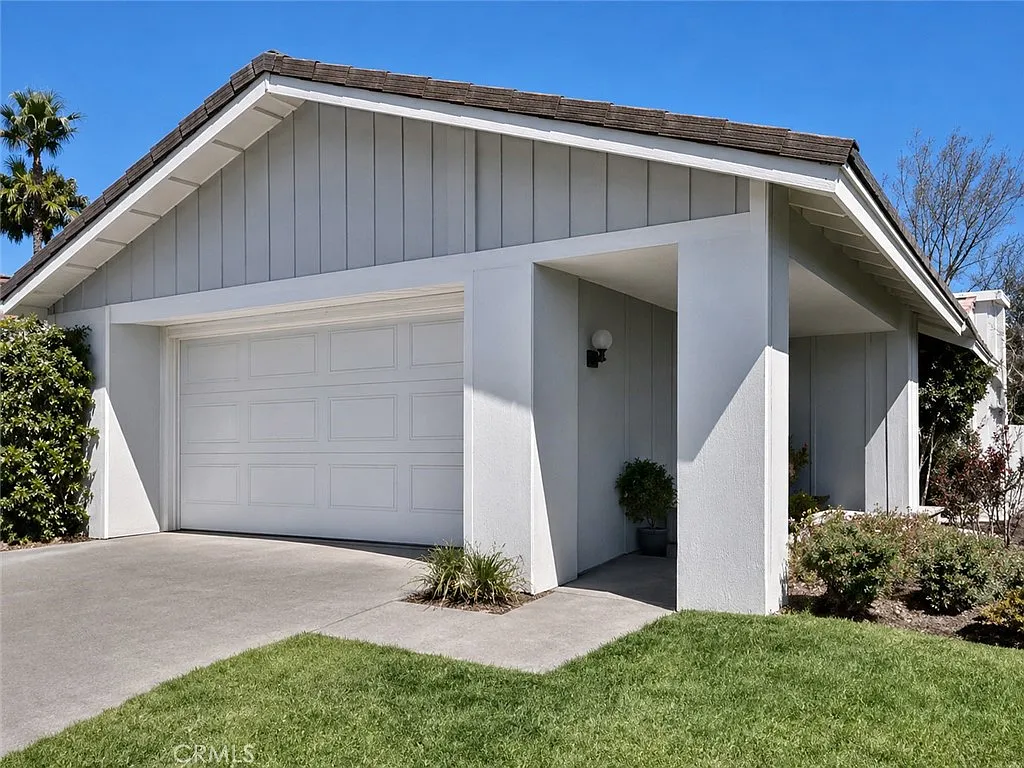 3 bed, 1210 sqft, $4,000 — Photo 1