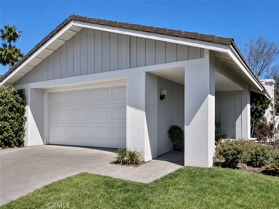 18976 Singingwood Cir