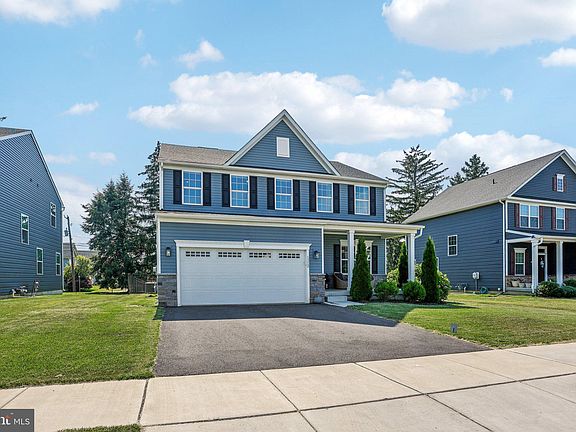 3rd image of 1312 Woodmont Ln