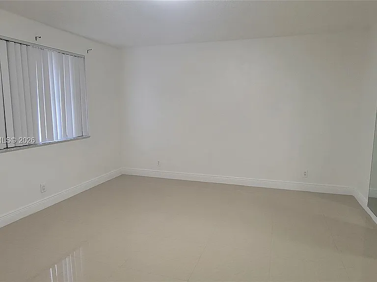 11202 Taft St #11202 — Photo 16