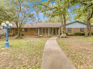 5617 Woodcrest Dr, Fort Worth, TX 76140