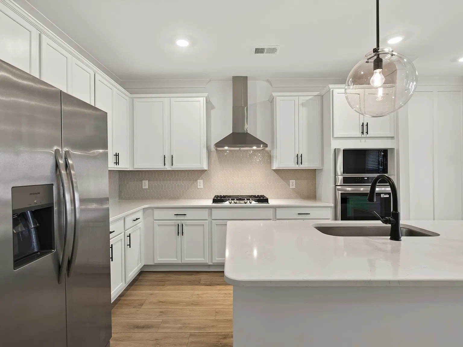 2 bed, 1587 sqft, $2,200 — Photo 4