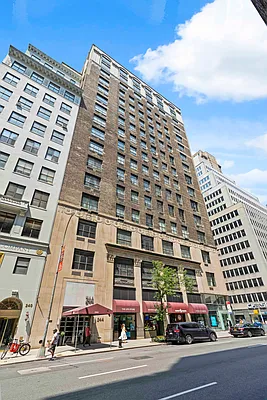 Sold by Daniel Gale Sotheby's International Realty | media 21