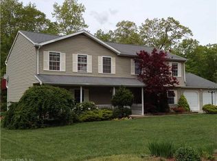 34 Partridge Hollow Rd, Gales Ferry, CT 06335