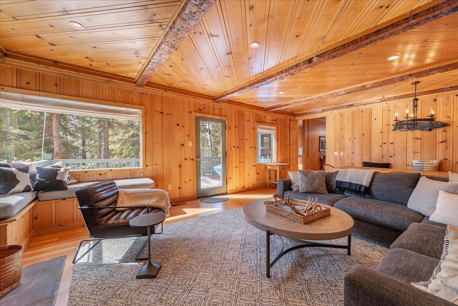 3 bed, 2.0 bath, $8,437 — Photo 4