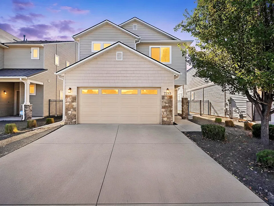 2253 E Kamay Dr