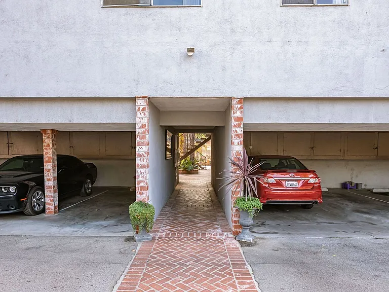 4000 Sequoia St — Photo 4