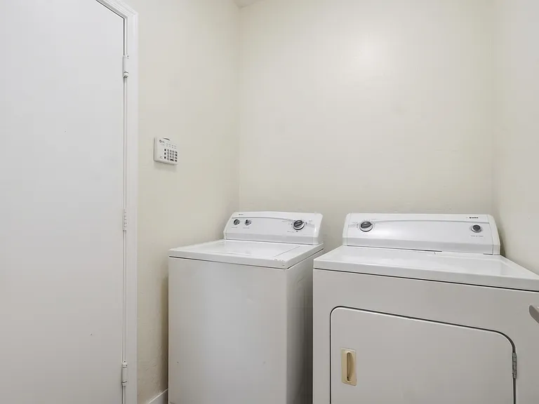 1008 W Saint Charles Ave — Photo 21
