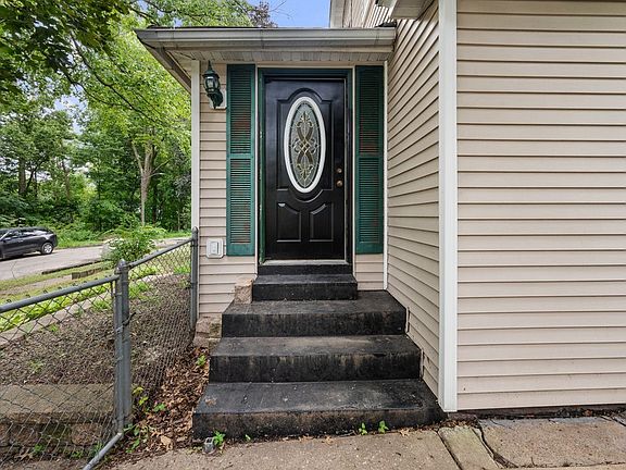4th image of 4452 17th Ave