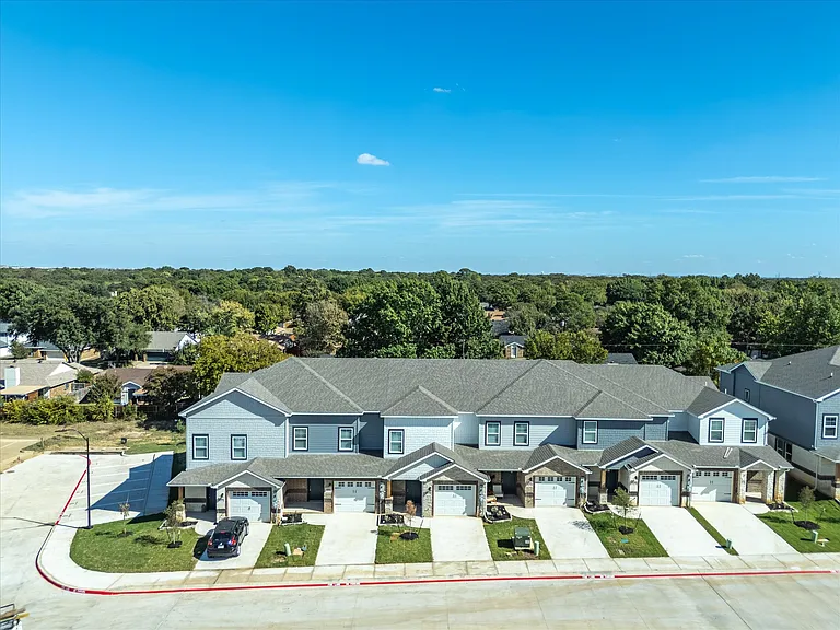 6215 Roby Dr — Photo 6