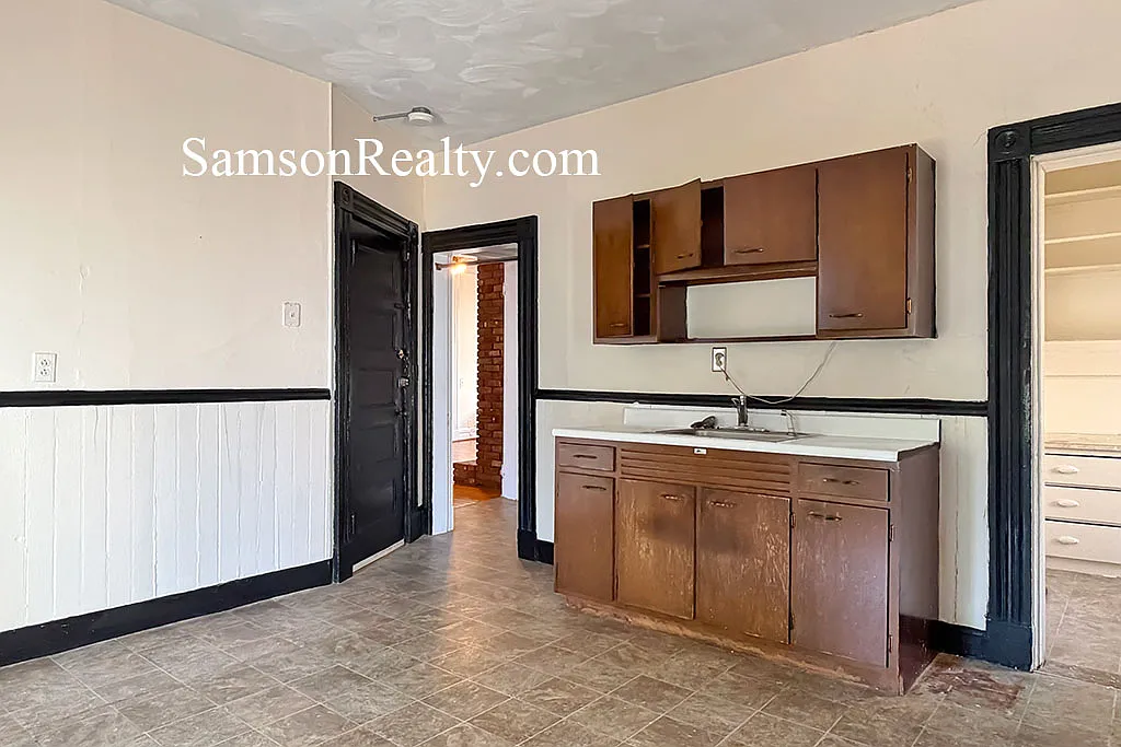 3 bed, $2,100 — Photo 2