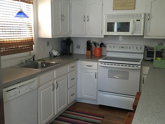 4th image of 3652 West Ave #1